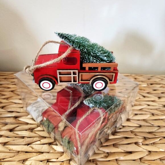 🎄🎁New Vintage Truck w/ Christmas Tree Wooden Ornaments Holiday Farmhouse Decor - Picture 1 of 4